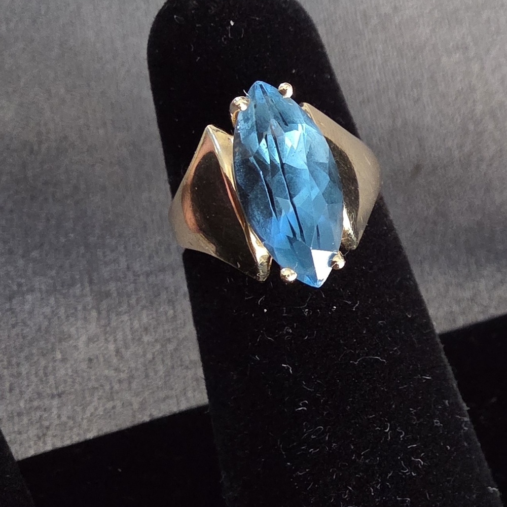 10k Gold Ring Sz 6.25